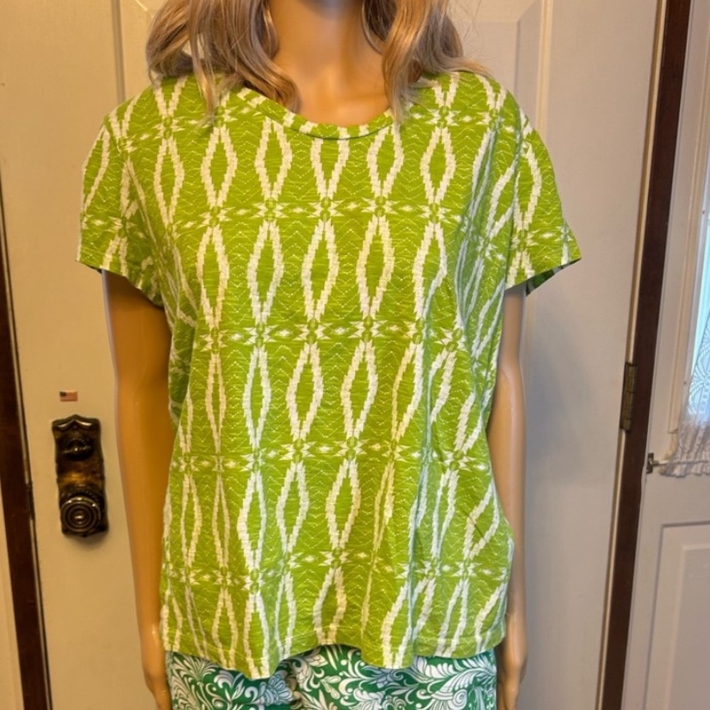 New Directions XL green & white weekend tee